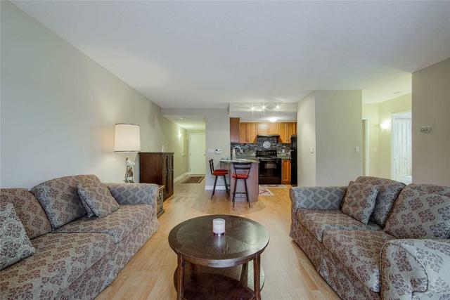 203 - 35 Hunt Ave, Condo with 2 bedrooms, 2 bathrooms and 1 parking in Richmond Hill ON | Image 10