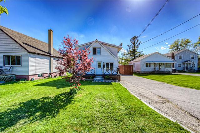160 Bridge Street E, House detached with 2 bedrooms, 2 bathrooms and 6 parking in Kitchener ON | Image 1