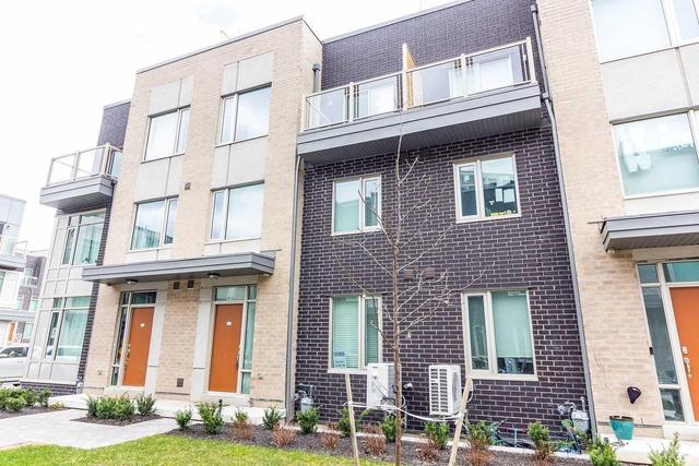 33 - 22 Applewood Lane, Townhouse with 4 bedrooms, 3 bathrooms and 1 parking in Toronto ON | Image 2