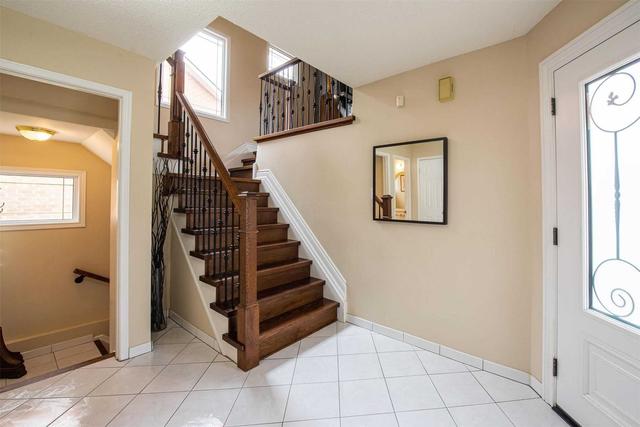 15 Arisaig Dr, House detached with 3 bedrooms, 4 bathrooms and 6 parking in Vaughan ON | Image 9