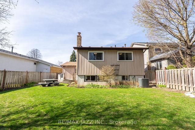 558 Bradley Dr, House detached with 3 bedrooms, 2 bathrooms and 3 parking in Whitby ON | Image 33