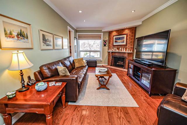 21 Madelaine Cres, House detached with 4 bedrooms, 3 bathrooms and 8 parking in Brampton ON | Image 9