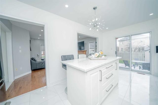 81 Via Jessica Dr, House detached with 4 bedrooms, 4 bathrooms and 6 parking in Markham ON | Image 3