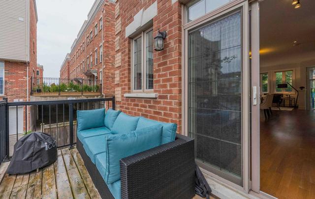 2260 Gerrard St E, Townhouse with 3 bedrooms, 3 bathrooms and 2 parking in Toronto ON | Image 8