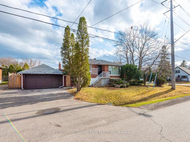 301 Maple St E, House detached with 3 bedrooms, 1 bathrooms and 2 parking in Whitby ON | Image 12
