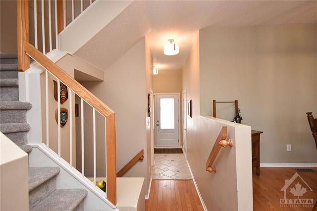6229 Arbourwood Drive, Townhouse with 3 bedrooms, 3 bathrooms and 3 parking in Ottawa ON | Image 6