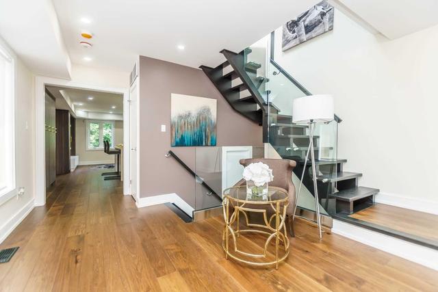 866 Shaw Main Level St, House semidetached with 3 bedrooms, 4 bathrooms and 2 parking in Toronto ON | Image 2