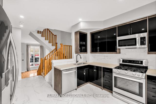 939 Queen St W, House attached with 3 bedrooms, 3 bathrooms and 1 parking in Toronto ON | Image 35