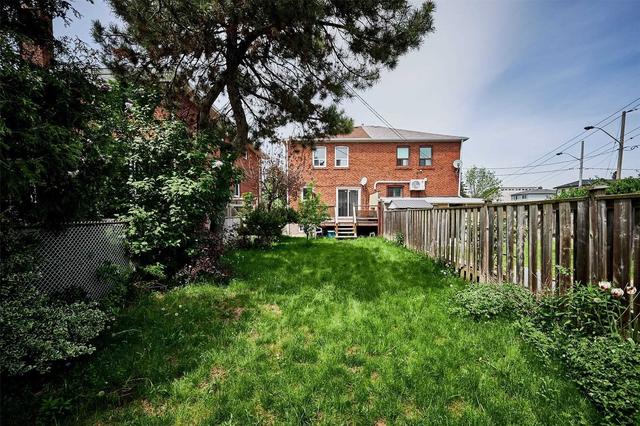 15 Memorial Park Ave, House semidetached with 3 bedrooms, 2 bathrooms and 2 parking in Toronto ON | Image 30
