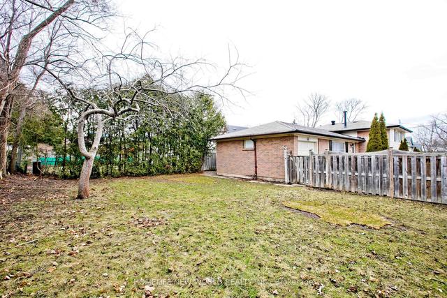 2 Lesgay Cres, House detached with 3 bedrooms, 2 bathrooms and 3 parking in Toronto ON | Image 22