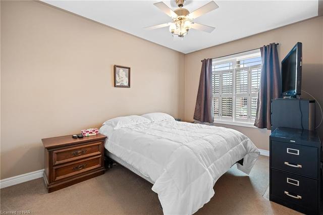 10 Guest Place Place, House attached with 3 bedrooms, 2 bathrooms and 2 parking in St. Catharines ON | Image 9