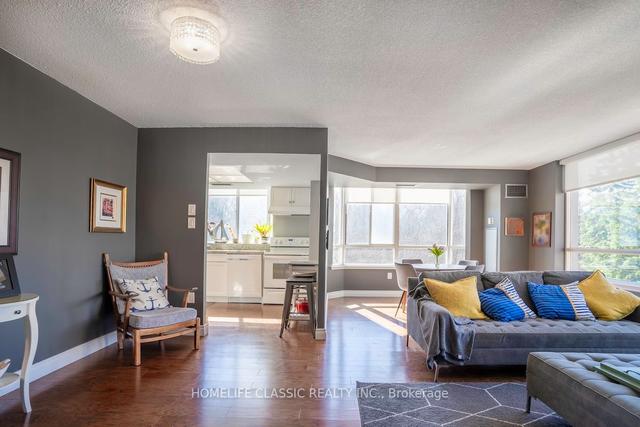 210 - 270 Davis Dr, Condo with 2 bedrooms, 2 bathrooms and 1 parking in Newmarket ON | Image 4