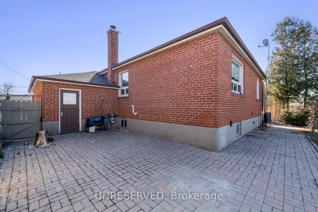 23 Sunfield Rd, House detached with 3 bedrooms, 2 bathrooms and 5 parking in Toronto ON | Image 31