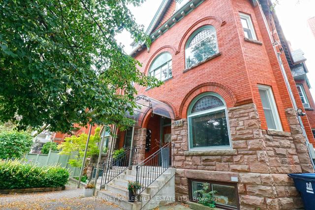 600 Huron St, House semidetached with 6 bedrooms, 4 bathrooms and 0 parking in Toronto ON | Image 1