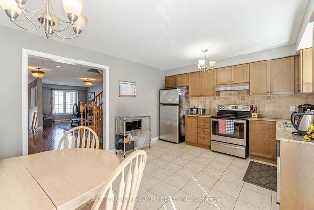 6 - 2280 Baronwood Dr, House attached with 3 bedrooms, 3 bathrooms and 3 parking in Oakville ON | Image 2