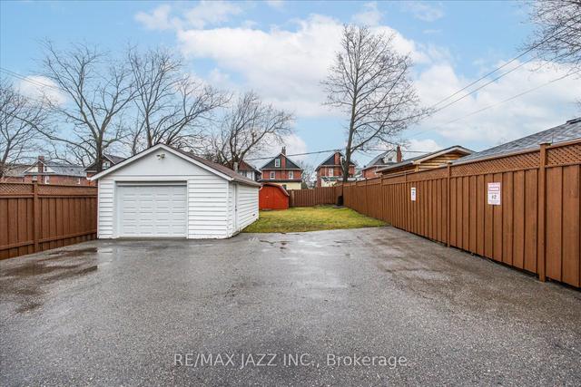 141 Agnes St, House detached with 4 bedrooms, 3 bathrooms and 5 parking in Oshawa ON | Image 33