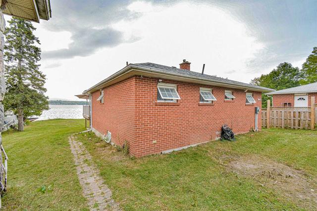 43 Marsh Creek Rd, House detached with 2 bedrooms, 2 bathrooms and 4 parking in Kawartha Lakes ON | Image 2