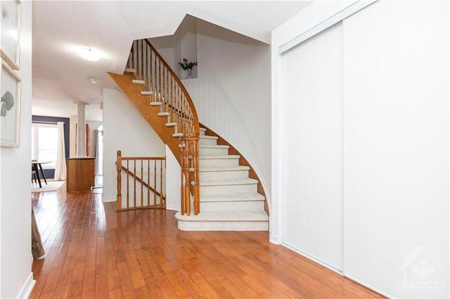1092 Candlewood Street, Townhouse with 3 bedrooms, 3 bathrooms and 3 parking in Ottawa ON | Image 5