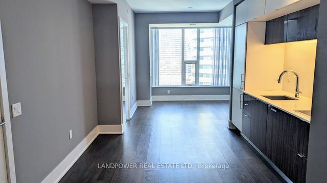 5702 - 10 York St, Condo with 1 bedrooms, 2 bathrooms and 0 parking in Toronto ON | Image 11