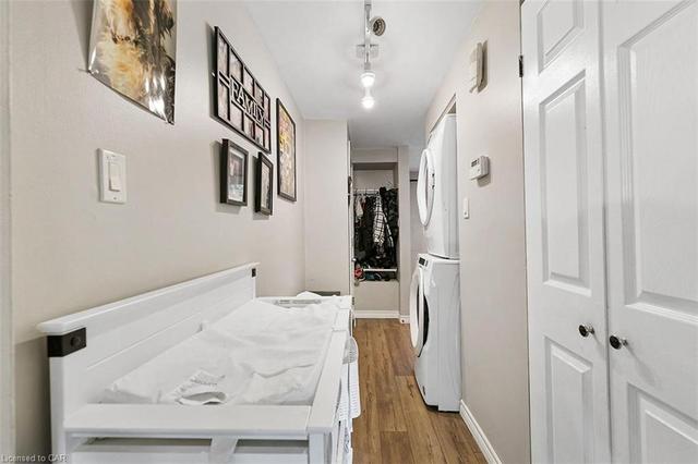 181 Old Carriage Drive, House semidetached with 3 bedrooms, 2 bathrooms and 3 parking in Kitchener ON | Image 2