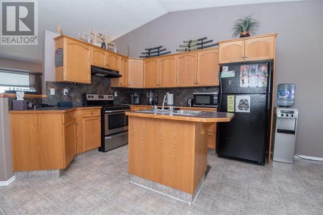 15 Kenny Close, House attached with 3 bedrooms, 2 bathrooms and 1 parking in Red Deer AB | Image 7