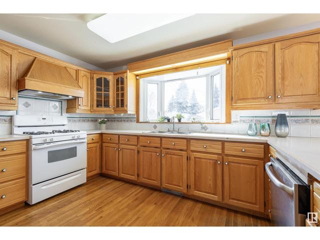 10715 53 Av Nw, House detached with 6 bedrooms, 2 bathrooms and 6 parking in Edmonton AB | Image 12