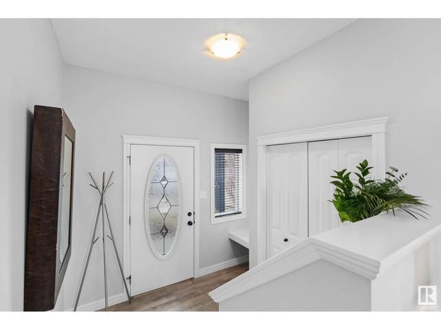 20324 47 Av Nw, House detached with 4 bedrooms, 3 bathrooms and 4 parking in Edmonton AB | Image 2