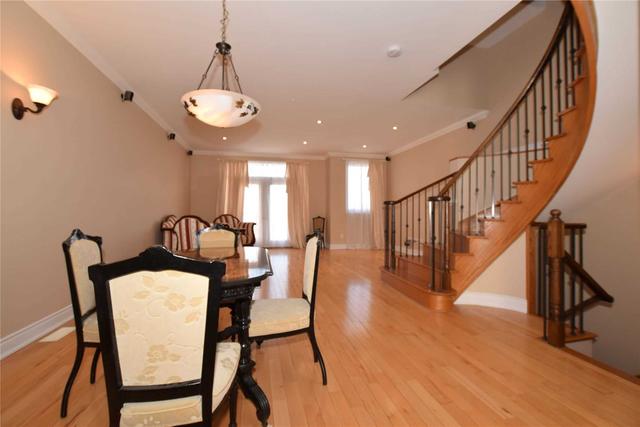 1 - 198 Lakeshore Rd W, Townhouse with 3 bedrooms, 3 bathrooms and 2 parking in Mississauga ON | Image 3