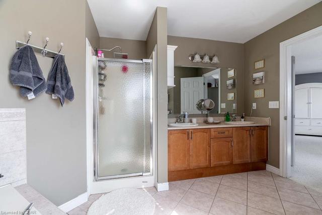 254 Farley Drive, House detached with 3 bedrooms, 2 bathrooms and 4 parking in Guelph ON | Image 36
