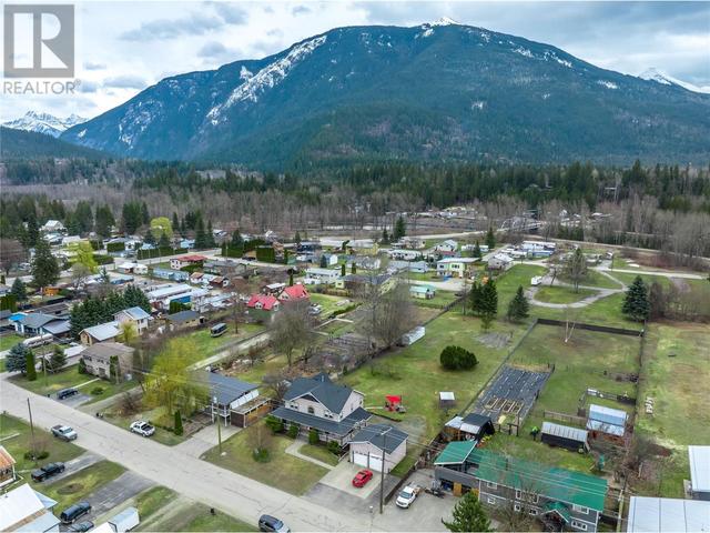 704 Moss Street, House detached with 5 bedrooms, 3 bathrooms and 6 parking in Revelstoke BC | Image 75