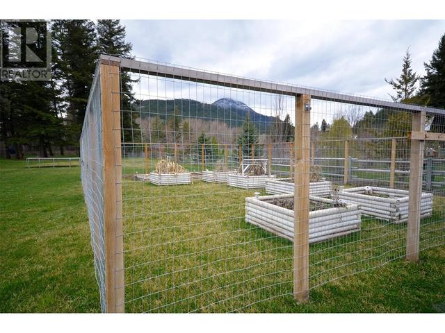 2912 Chase Falkland Road, House detached with 3 bedrooms, 2 bathrooms and 2 parking in Columbia Shuswap D BC | Image 74