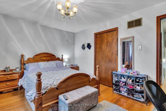 34 St Georges Blvd, House detached with 4 bedrooms, 3 bathrooms and 6 parking in Toronto ON | Image 14