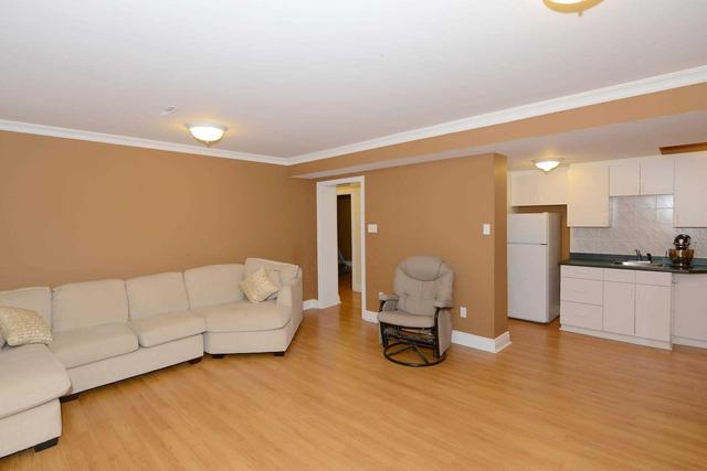 6 Attercliff Crt, House detached with 2 bedrooms, 2 bathrooms and 3 parking in Toronto ON | Image 13