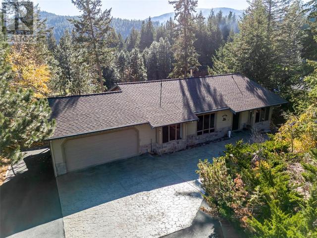 5203 Silver Court, House detached with 4 bedrooms, 2 bathrooms and 12 parking in Peachland BC | Image 4
