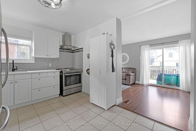192 Rodgers Rd, House detached with 3 bedrooms, 2 bathrooms and 3 parking in Hamilton ON | Image 4