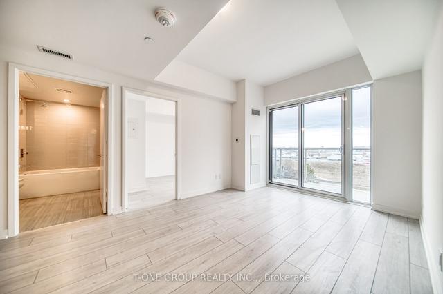 722 - 2033 Kennedy Rd, Condo with 3 bedrooms, 2 bathrooms and 1 parking in Toronto ON | Image 4
