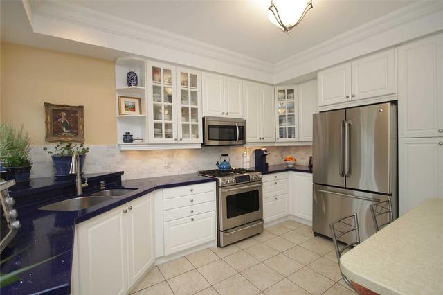 25 Cora Urbel Way, Townhouse with 3 bedrooms, 4 bathrooms and 4 parking in Toronto ON | Image 3