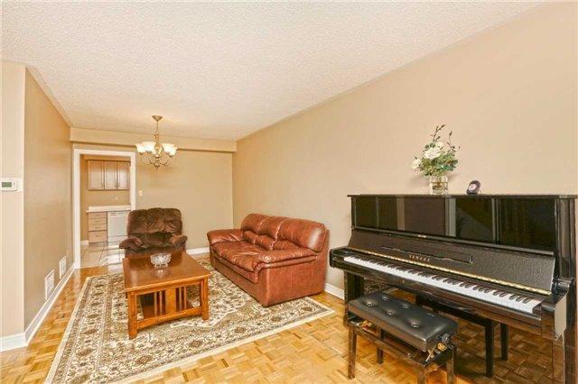 80 Black Oak Dr, House detached with 3 bedrooms, 4 bathrooms and 4 parking in Brampton ON | Image 4
