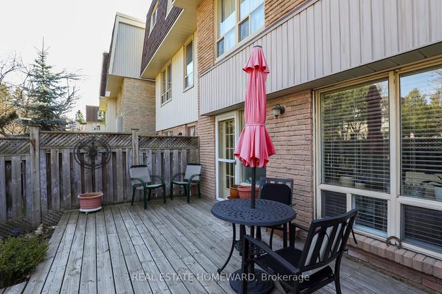 17 Poplar Cres, Townhouse with 3 bedrooms, 2 bathrooms and 3 parking in Aurora ON | Image 22