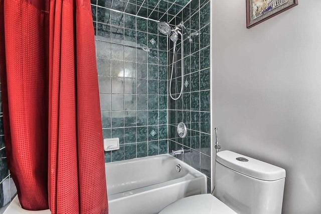 35h View Green Cres, House attached with 3 bedrooms, 4 bathrooms and 4 parking in Toronto ON | Image 25