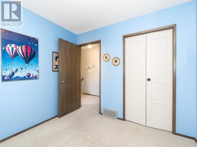 5861 Dalcastle Drive Nw, House detached with 4 bedrooms, 2 bathrooms and 4 parking in Calgary AB | Image 32