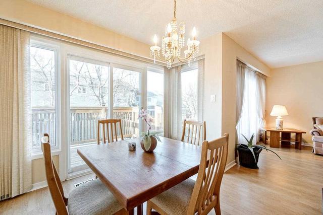 1063 Meadowridge Cres, House attached with 3 bedrooms, 3 bathrooms and 3 parking in Pickering ON | Image 4