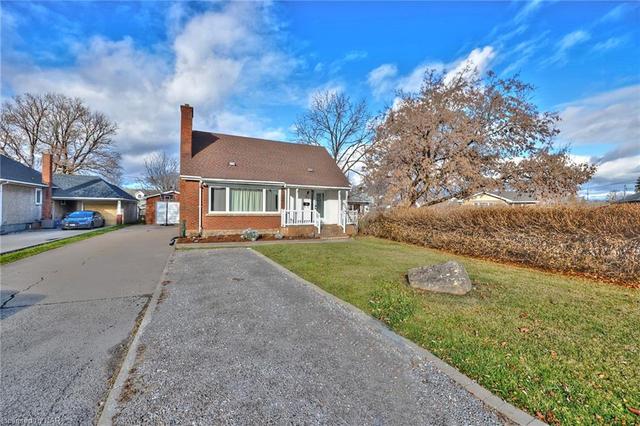 21 Meadowvale Drive, House detached with 4 bedrooms, 2 bathrooms and 6 parking in St. Catharines ON | Image 12