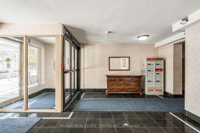 201 - 81 Charlton Ave E, Condo with 2 bedrooms, 1 bathrooms and 1 parking in Hamilton ON | Image 12