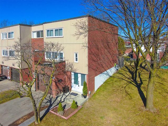 104 - 400 Bloor St E, Townhouse with 3 bedrooms, 2 bathrooms and 2 parking in Mississauga ON | Image 19