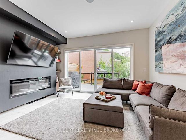 551 Silverthorn Ave, House semidetached with 3 bedrooms, 4 bathrooms and 2 parking in Toronto ON | Image 5