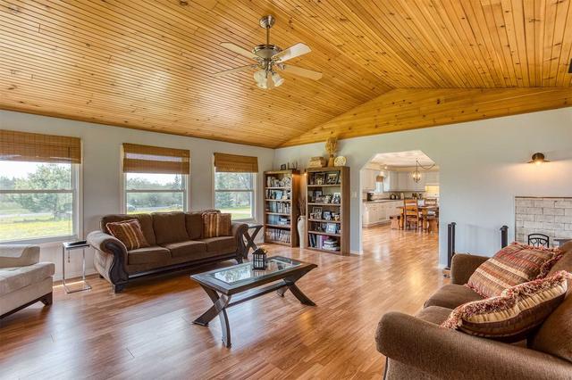 13922 Hwy 522, House detached with 2 bedrooms, 1 bathrooms and 16 parking in Parry Sound, Unorganized, Centre Part ON | Image 4