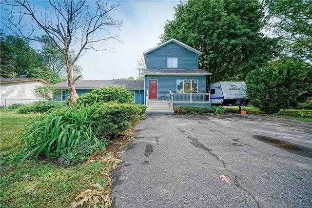 9 Kent St, House detached with 3 bedrooms, 2 bathrooms and 4 parking in Niagara on the Lake ON | Card Image