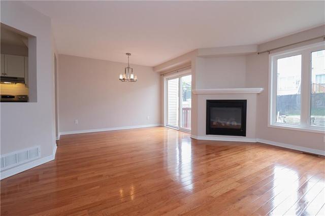 528 Woodchase Street, Townhouse with 3 bedrooms, 3 bathrooms and 3 parking in Ottawa ON | Image 5