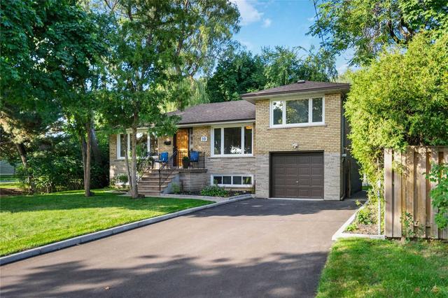 10 Laurentia Cres, House detached with 3 bedrooms, 2 bathrooms and 5 parking in Toronto ON | Image 1